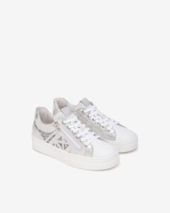 Damen-Sneakers von NeroGiardini kombinieren Leder und technisches Gewebe. Mit Reißverschluss, 4 cm Absatz und herausnehmbarer Innensohle.
